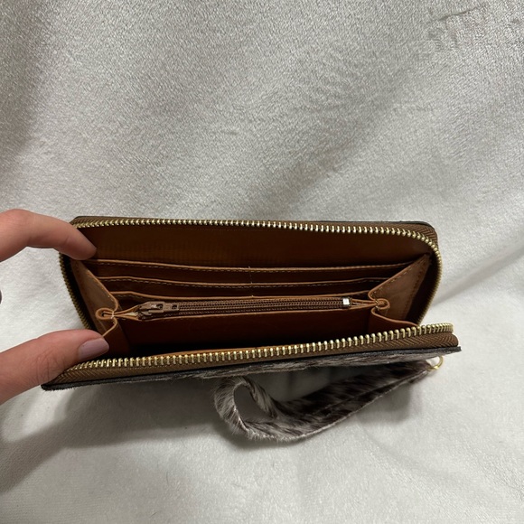 Real Cowhide Leather Wallet/ Wristlet - Picture 2 of 3